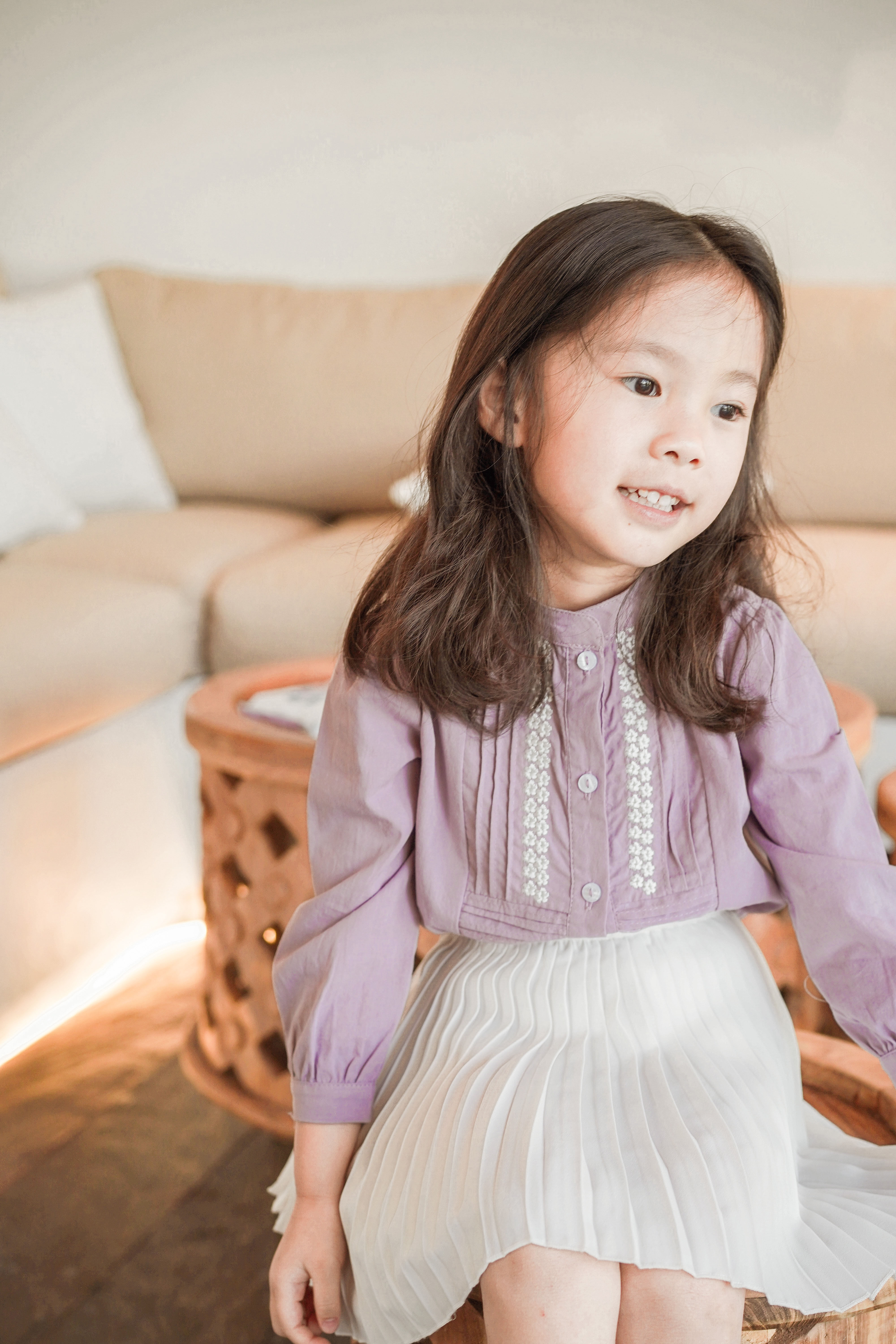 史豌豆日系简约小女孩衬衣初春儿童精致风琴褶女童刺绣花朵小衬衫
