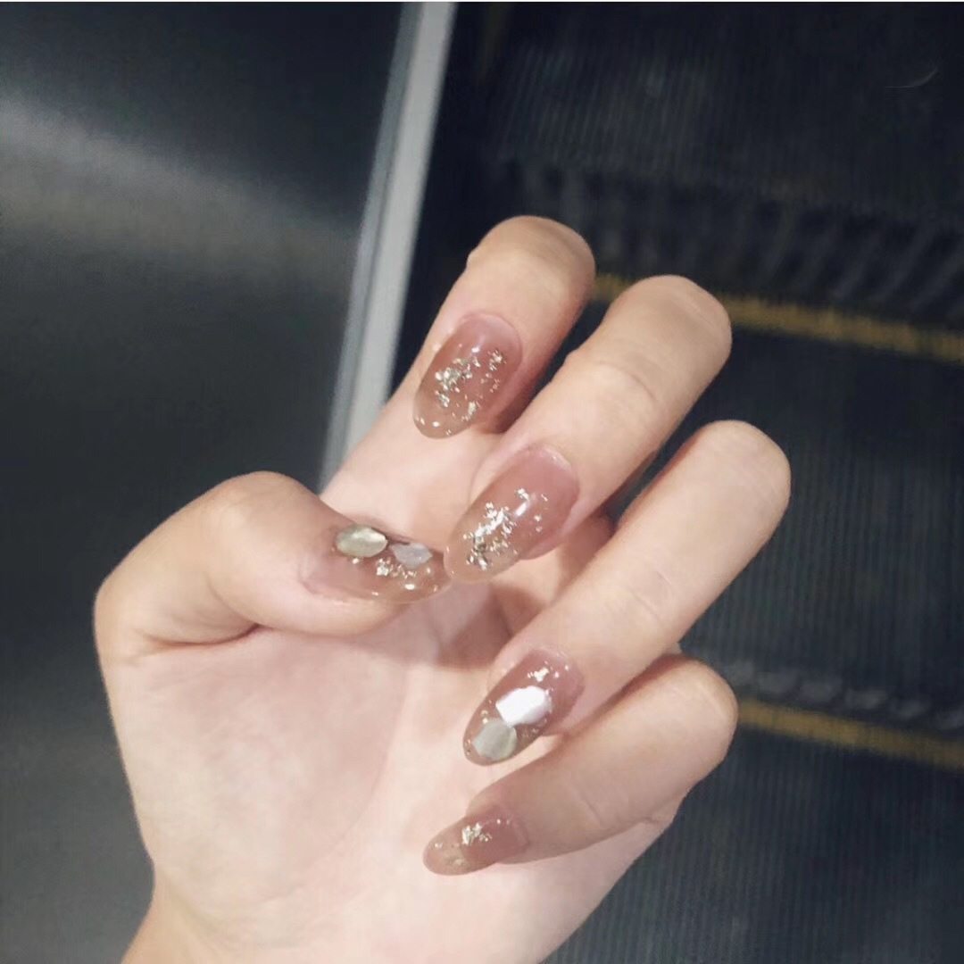 裸咖色香槟贝壳中长圆头显白假指甲