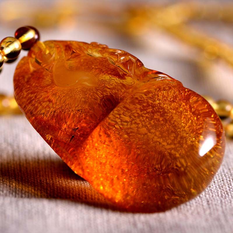 17.13g (含链)天然琥珀福禄带皮挂件