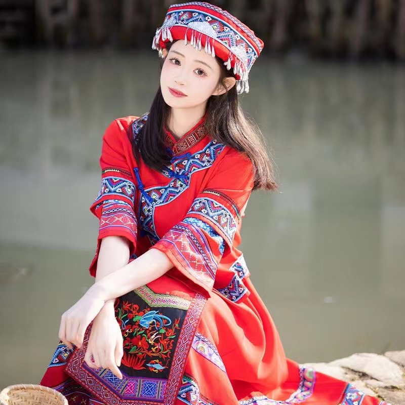 新款三月三广西壮族服装女成人少数民族壮族传统刺绣舞蹈演出服饰