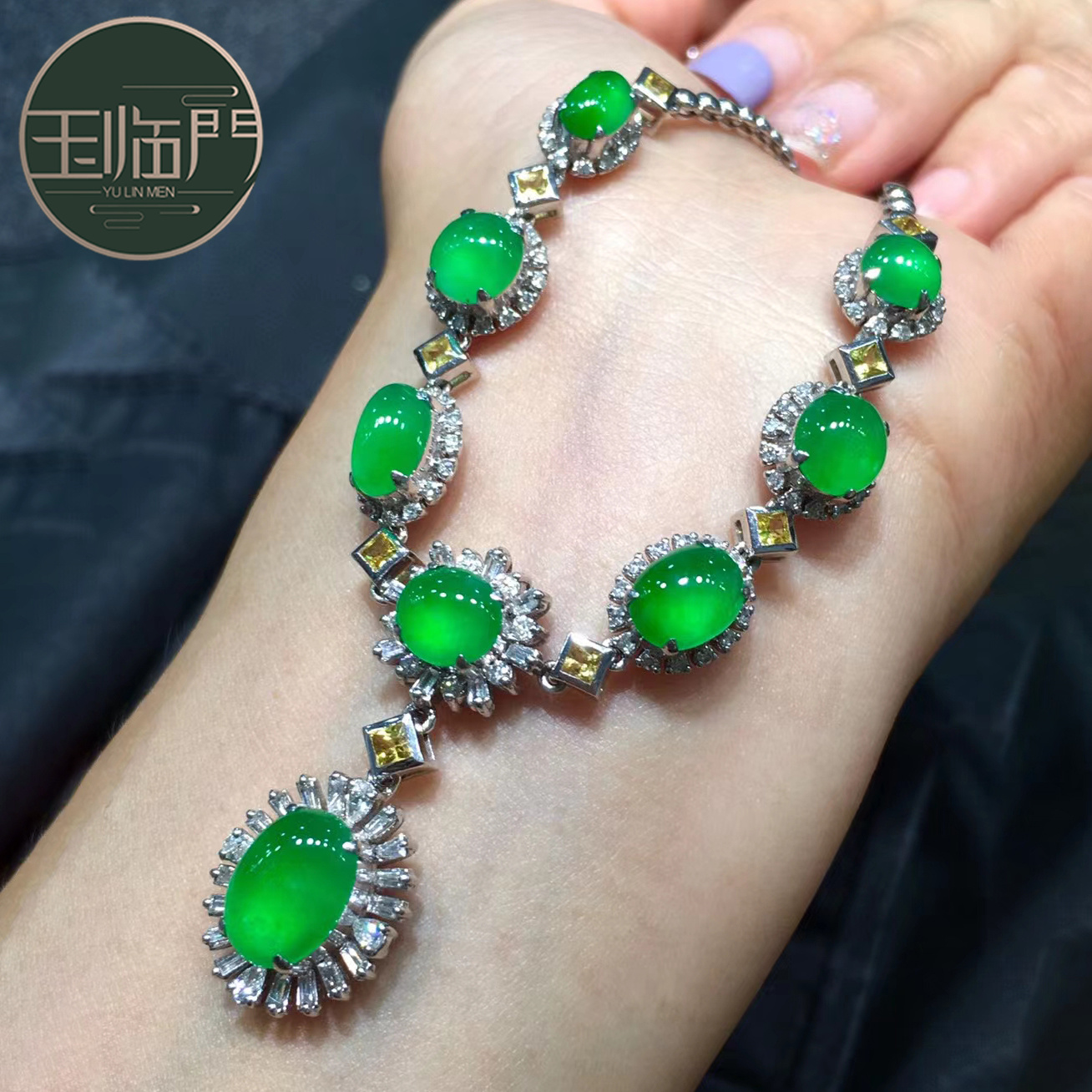 玉临门冰种阳绿翡翠蛋面项链女18k金镶嵌伴钻石时尚文雅灵动带证