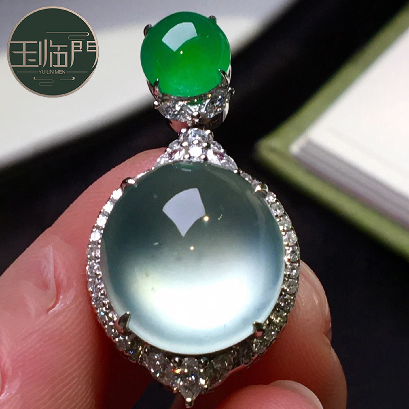 玉临门缅甸a货唯美精致老坑老种 冰种底色蛋面翡翠吊坠18k金镶嵌