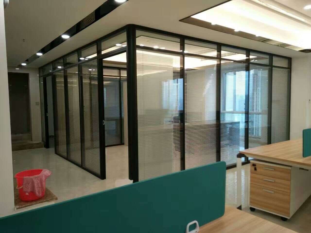 一折玻璃隔断墙