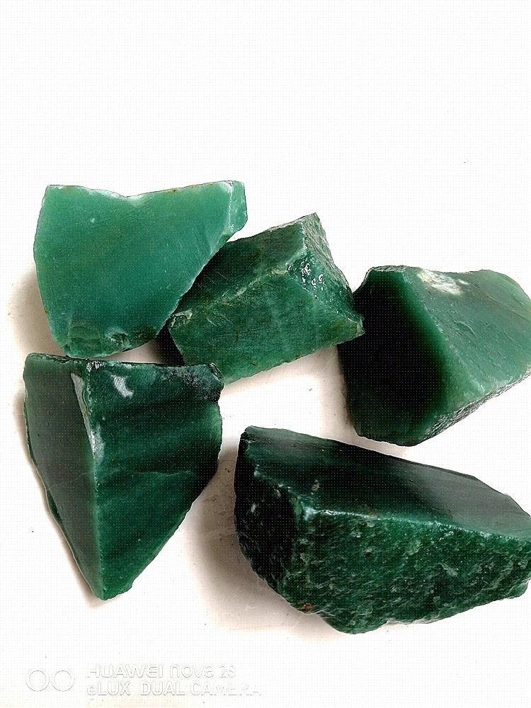 东陵玉原石毛料价格