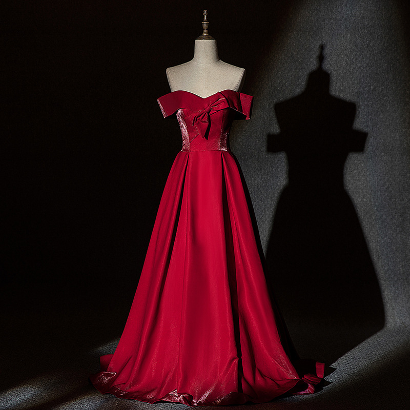 酒红色简约复古缎面一字肩显瘦长款新娘结婚敬酒服舞会订婚晚礼服