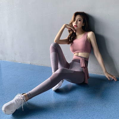 运动的背心女图片