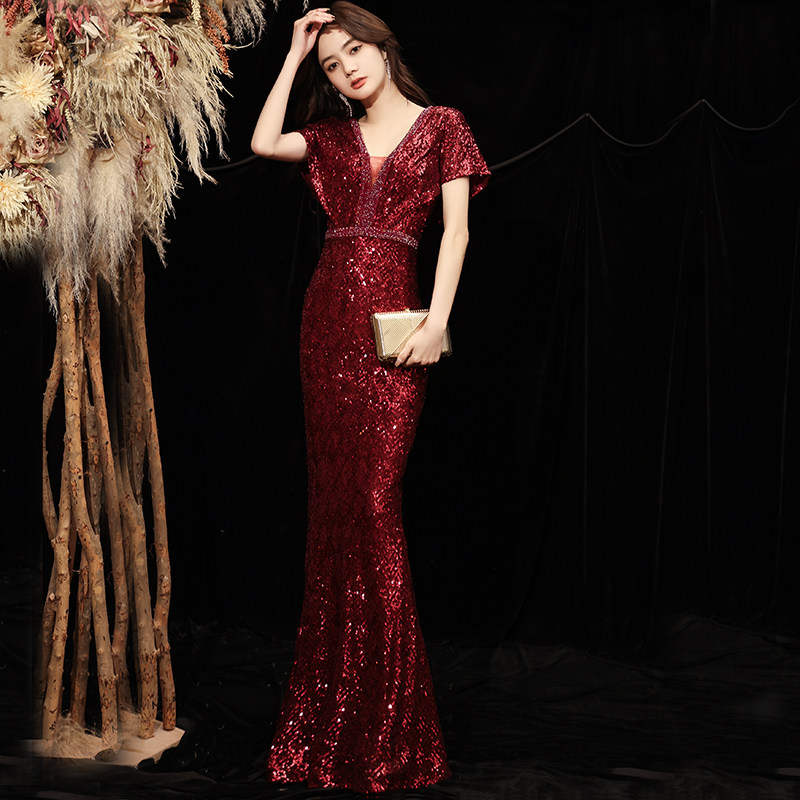 红色晚礼服裙女宴会气质挂脖高端大气主持人重工钉珠连衣裙高级感