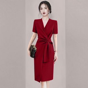 QIR法式红色V领连衣裙2024夏季新款高级感职业气质收腰中长款裙子