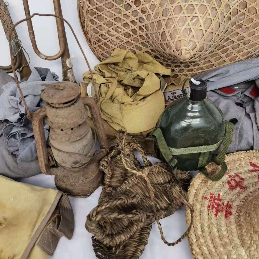 红色收藏老物件八路军红军新四军军装博物馆纪念品装饰道具摆件