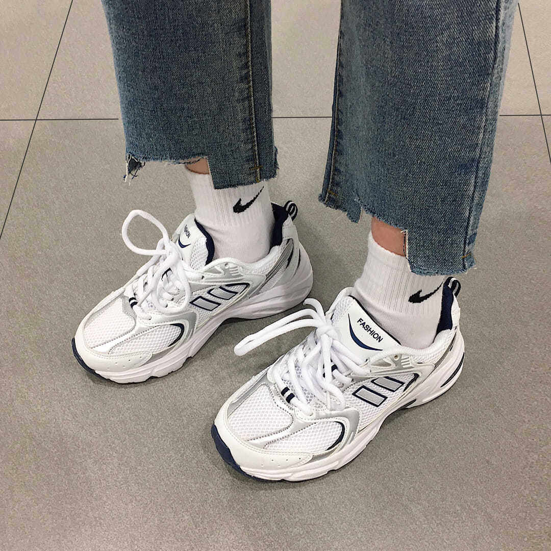 42超火大码女鞋41一43码运动鞋女春秋新款胖脚宽肥2022爆款老爹鞋