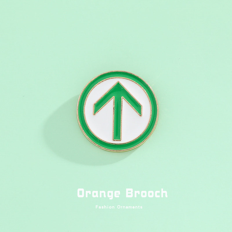 原创设计绿码通行胸针行程卡绿色箭头金属徽章可爱扣针情侣配饰女