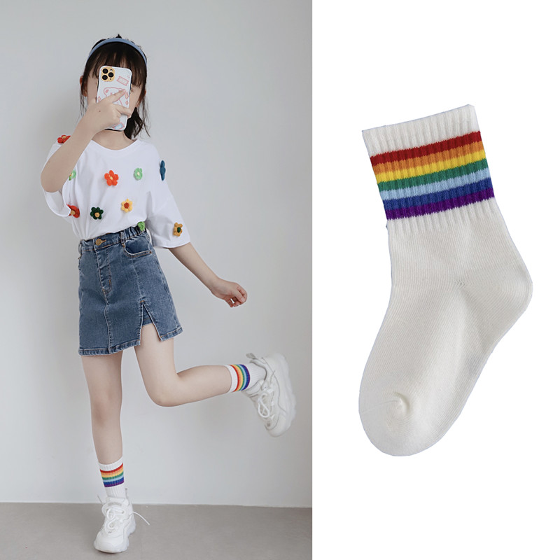 儿童袜子2024春节新年时尚潮流男女童彩虹条纹中筒袜学生运动棉袜