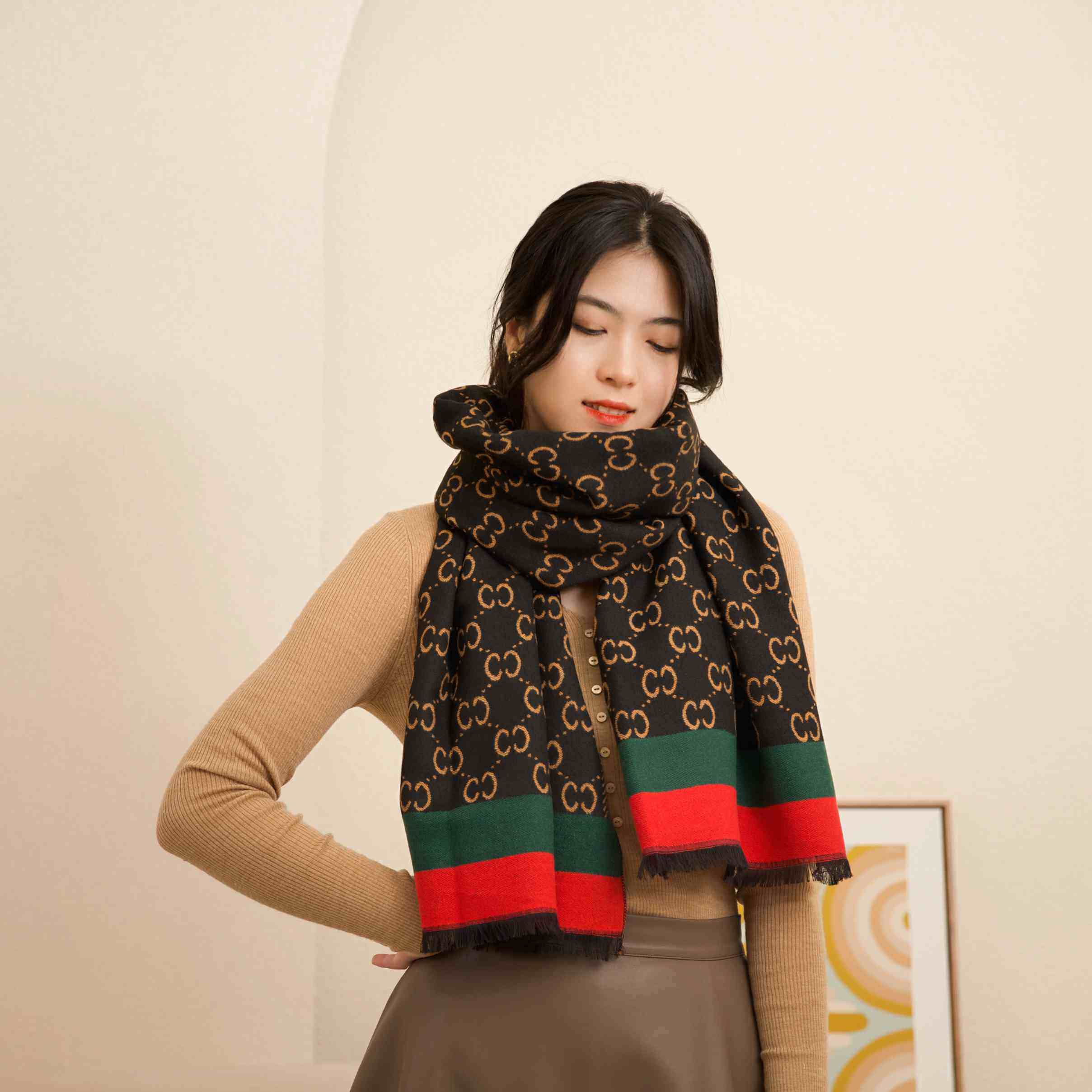 2021新款围巾女冬季百搭双c字母加厚保暖时尚大牌高级感羊绒披肩