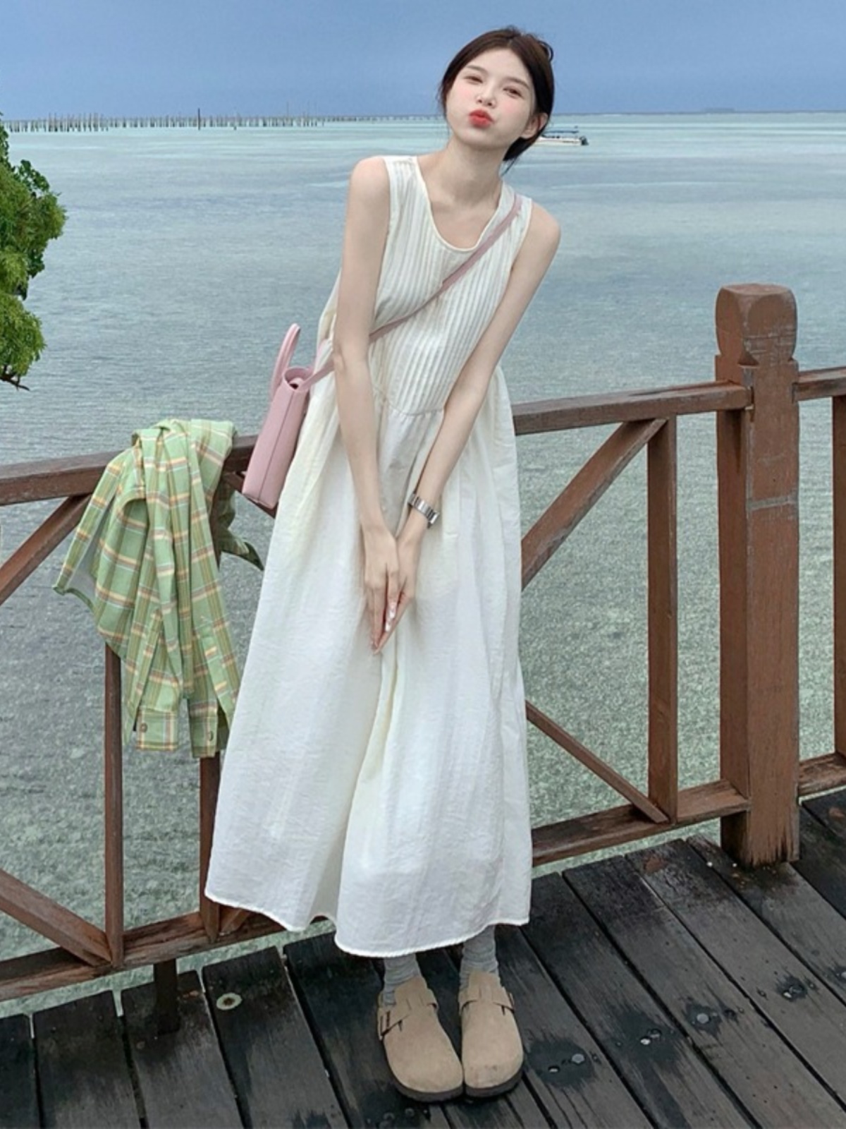 夏泰国云南三亚海边度假沙滩长裙女法式初恋吊带连衣裙超仙小白裙