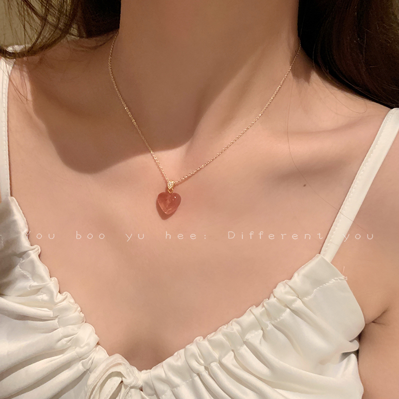 粉色草莓晶水蜜桃吊坠项链女森系简约设计感闺蜜招桃花高级锁骨链