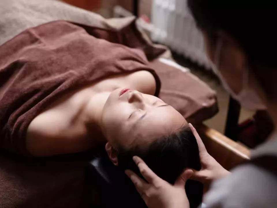 添丽人生资深头疗师招牌草本减压头疗造型东莞