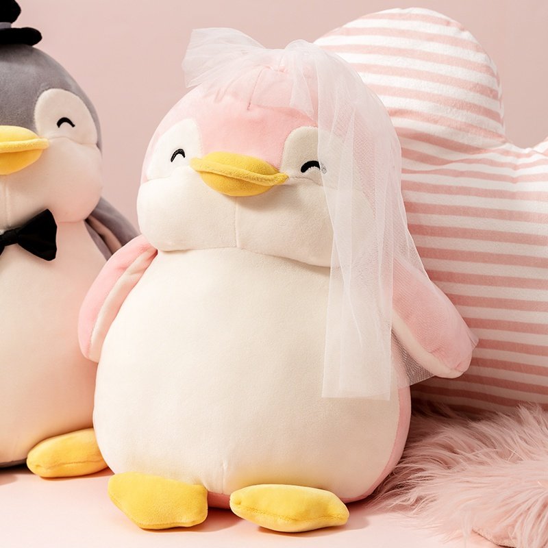 正品miniso名创优品婚纱男女款坐姿企鹅公仔抱枕玩偶床上女生毛绒