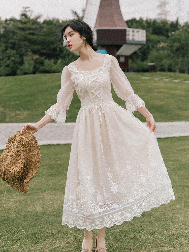 夏季中世纪欧洲法式复古宫廷森系长裙修身方领田园风连衣裙小洋装