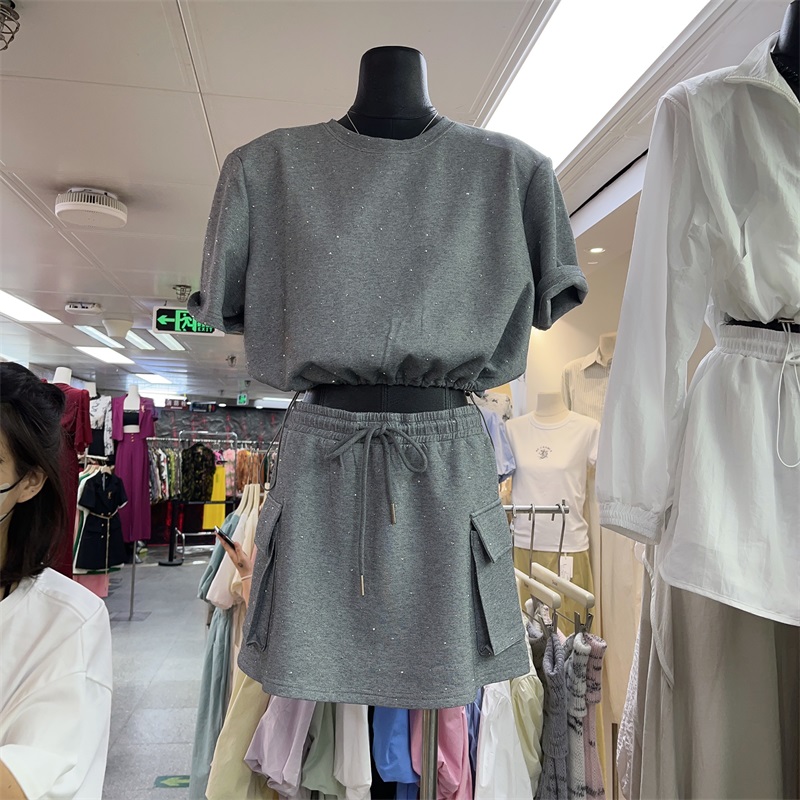 十三行现货2024夏季新款韩版烫钻T恤女休闲短裙时尚套装s4505