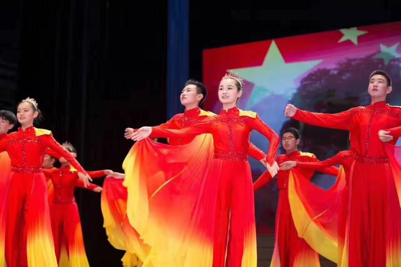 新款祖国颂现代舞台演出服装男女群舞红黄渐变开场舞蹈唱我的中国