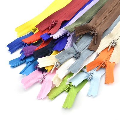 后背长拉链连衣裙图片