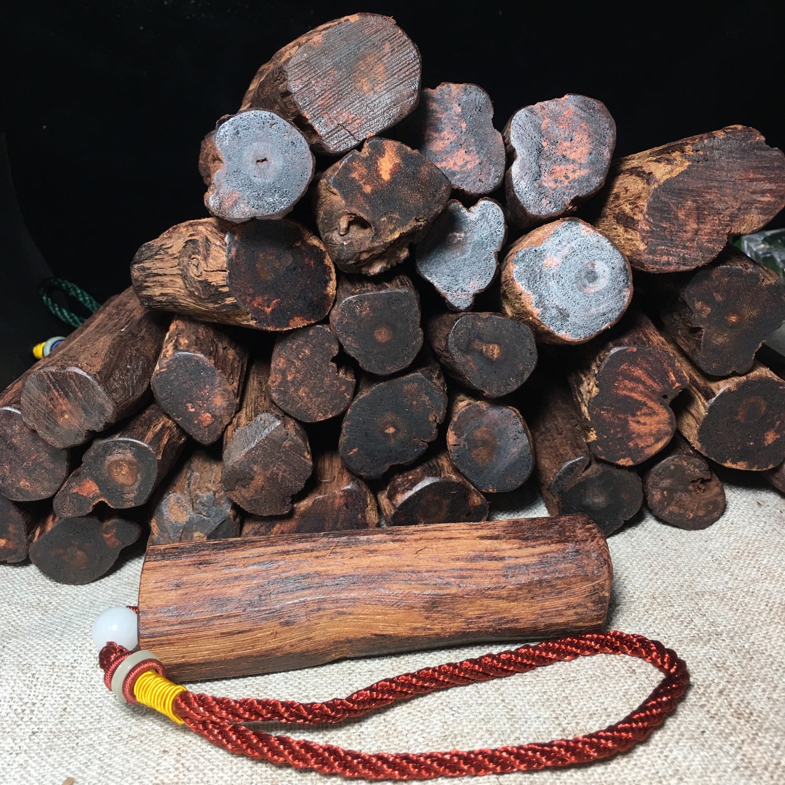 热销小叶降真香_缅甸小叶降真香手把件实心降真香原木料把玩品香文玩