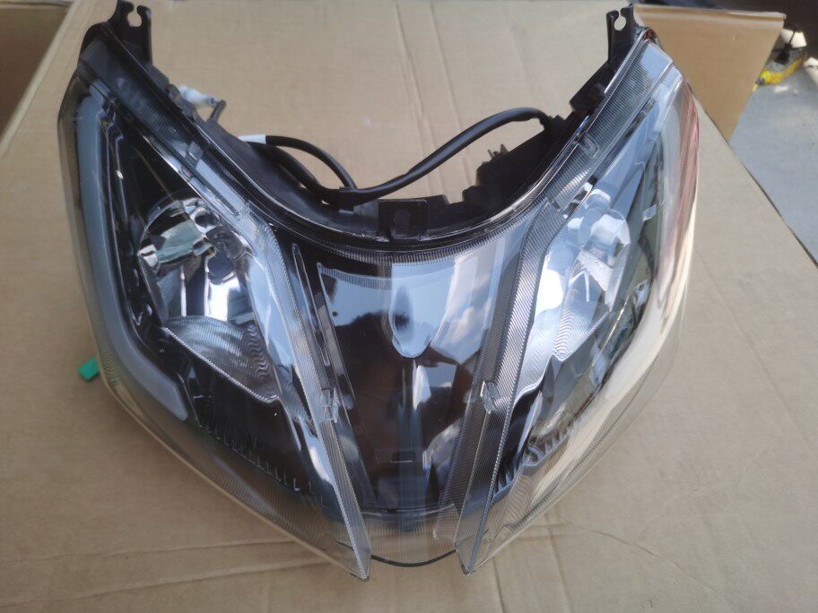 适用轻骑铃木uy125踏板摩托车uy125ta前大灯前照灯头灯照明车灯