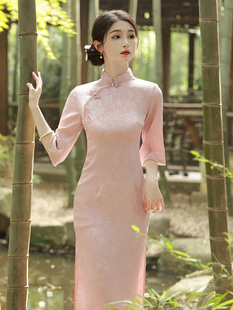 【芬芳】高级粉色改良旗袍2024春季新款素雅甜美中袖中长款裙子