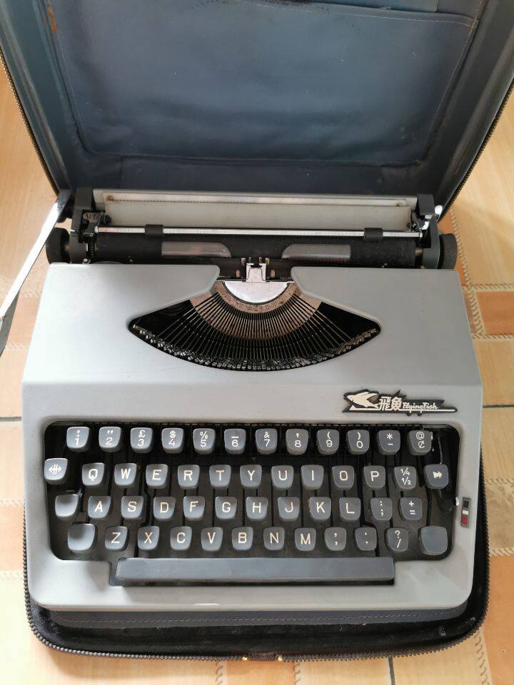 老式手提金属机械英文复古打字机打字机