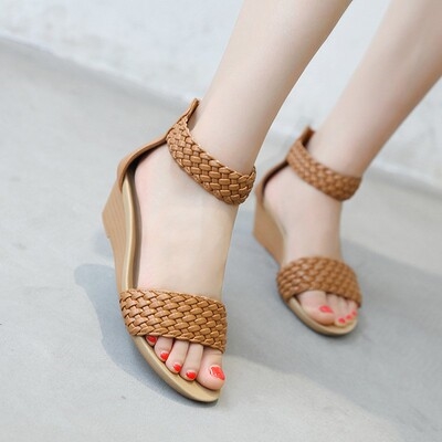 厚底包跟女凉鞋图片