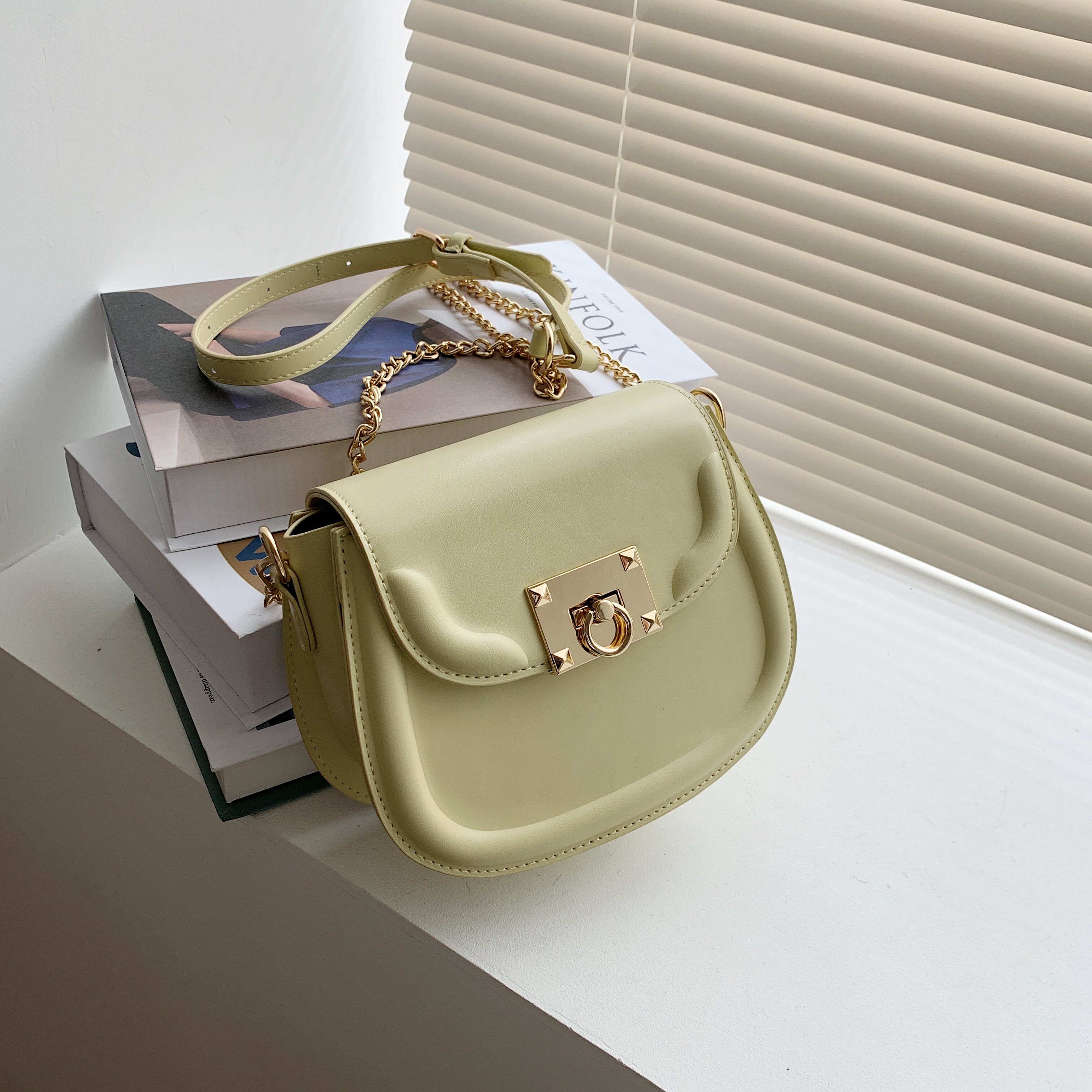 夏季高级感腋下包包女包新款2021爆款时尚洋气斜挎包女百搭马鞍包