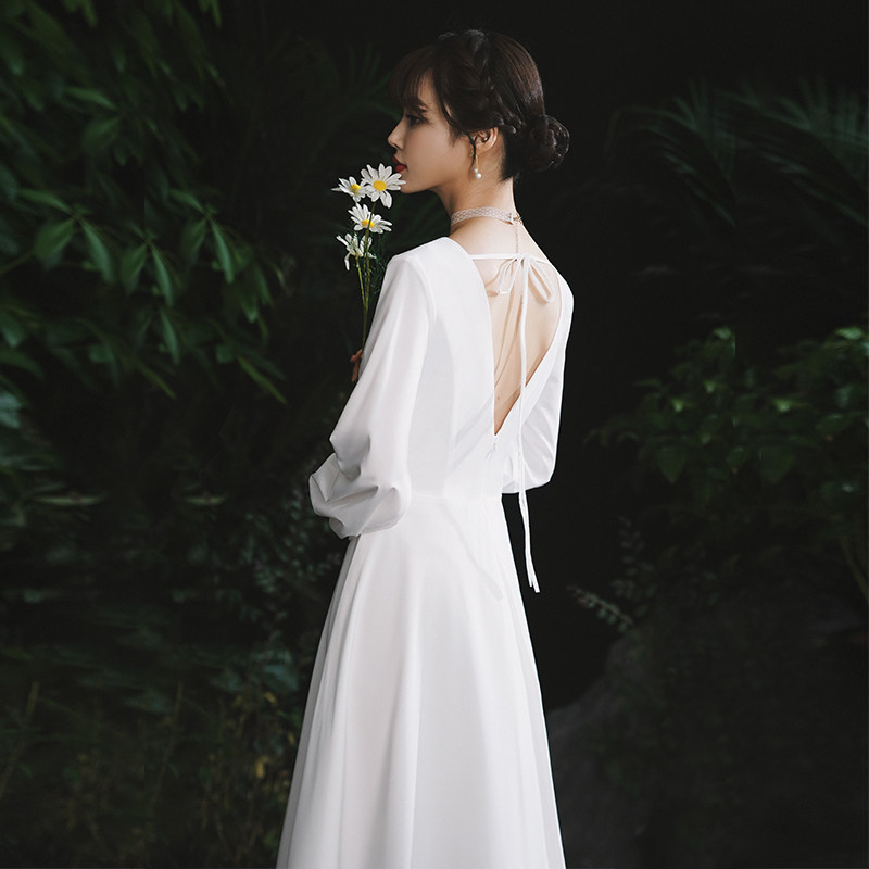 缎面轻婚纱法式简约森系新娘超仙旅拍出门纱长袖小礼服白色敬酒服