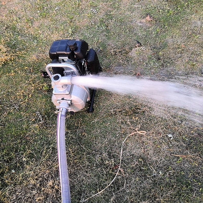 水泵抽水照片图片