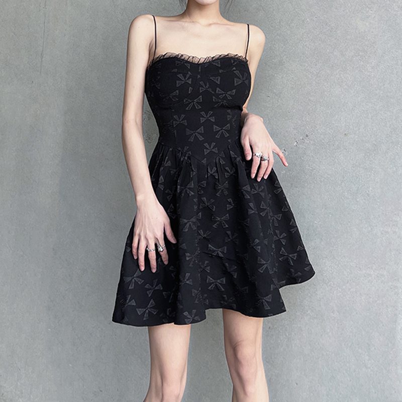 蕾丝吊带抹胸裙