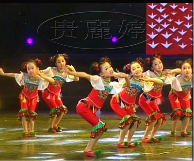 新款高档中国娃娃舞蹈服新款儿童喜庆节日演出服学生舞蹈服女剪窗