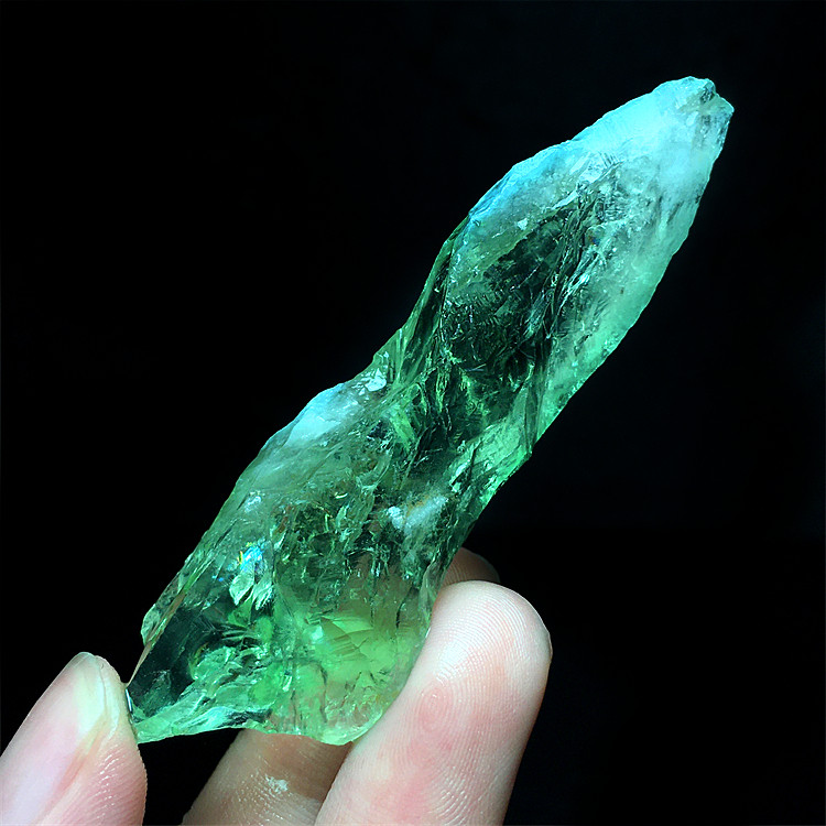 冰糖绿水晶原石骨干绿色矿石羽毛权杖长条形彩虹吊坠造景石扩香石