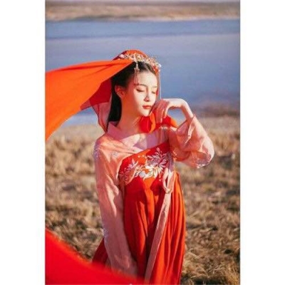 汉服大红