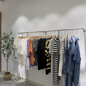 服装店上墙架不变形壁挂展示架铁艺靠墙悬挂落地货架加粗侧挂衣.