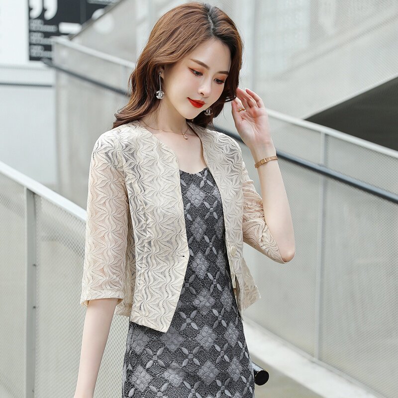蕾丝衫小披肩女夏季上衣配裙子2021新款外搭薄款罩衫短款修身开衫