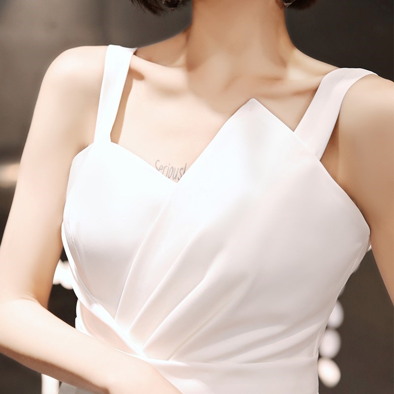 吊带裙简单大方图片