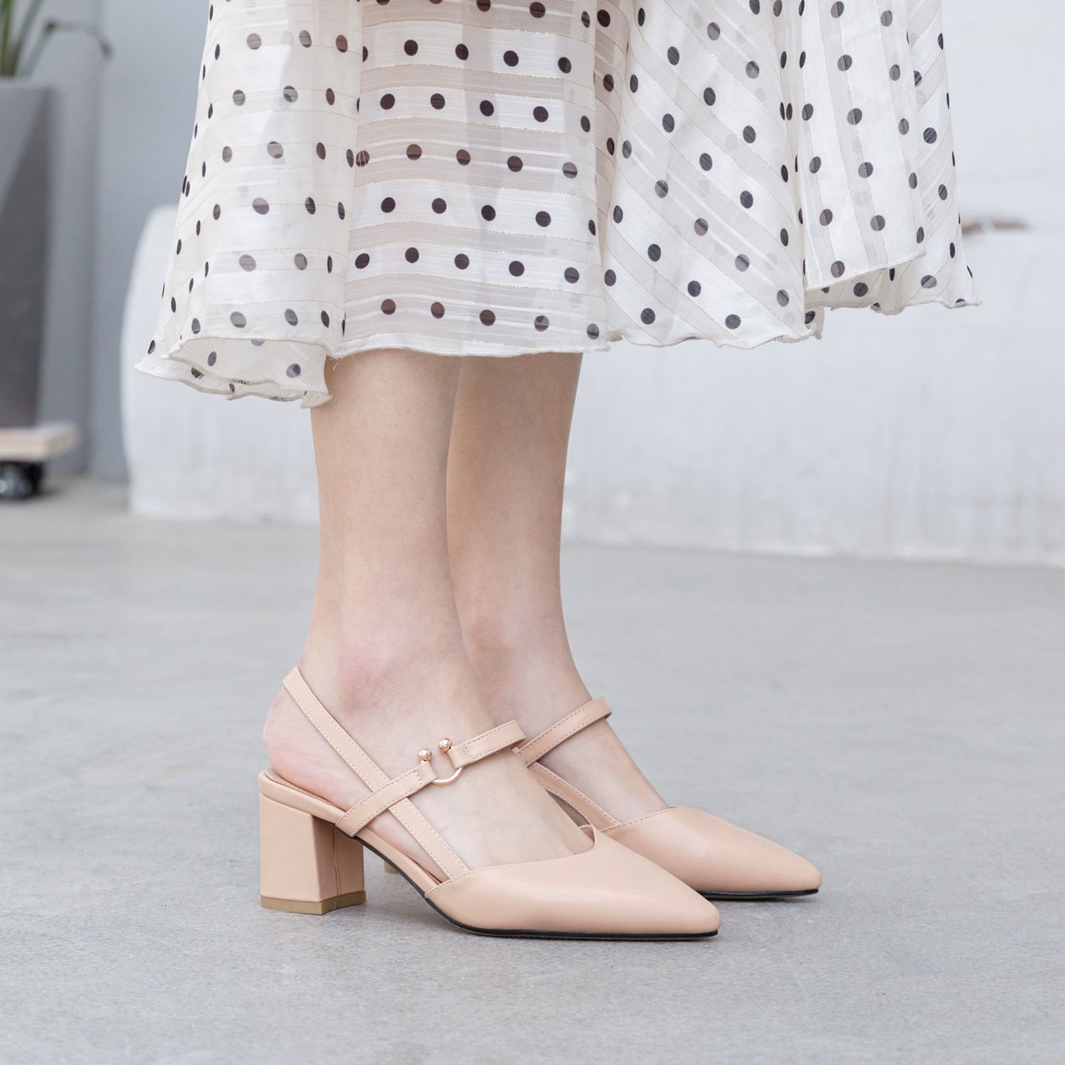 粗跟包头凉鞋女夏季尖头大码4s0适合胖宽肥脚背高的女鞋41高跟43