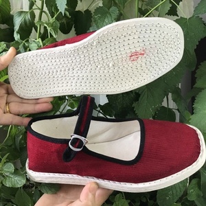 农村纯手工纳底布鞋图片