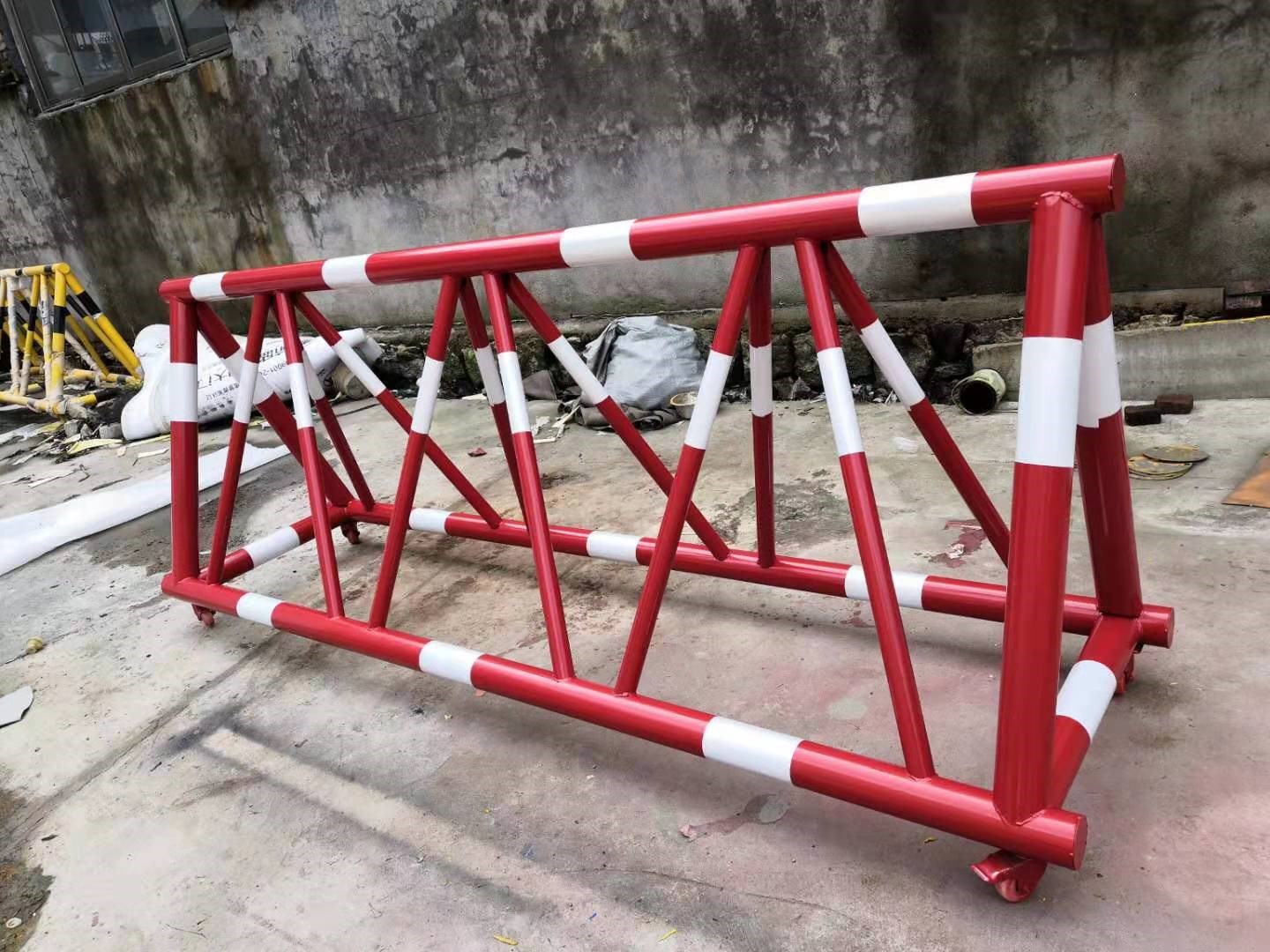 拒马冲撞移动拒马护栏防撞带刺阻车移动加油站学校门口防路障带