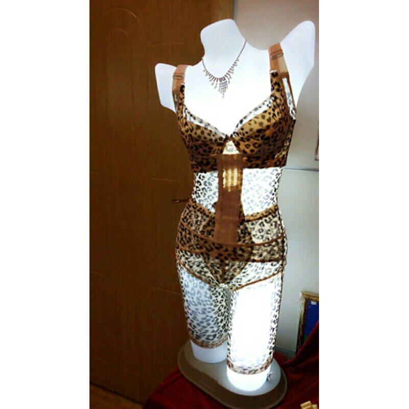 带灯光模特道具内衣店文胸模发光塑料女半身内衣美体塑形套装拍摄