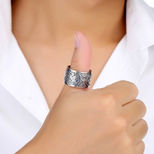 大拇指戒指男霸气图片