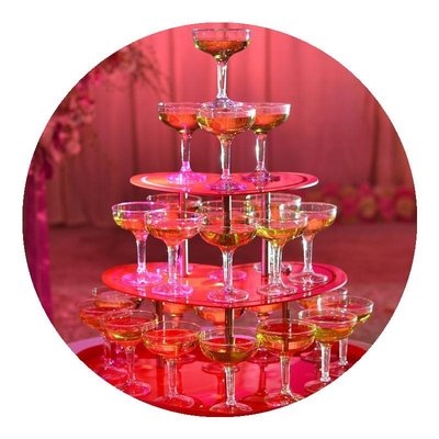 红色心形香槟塔图片