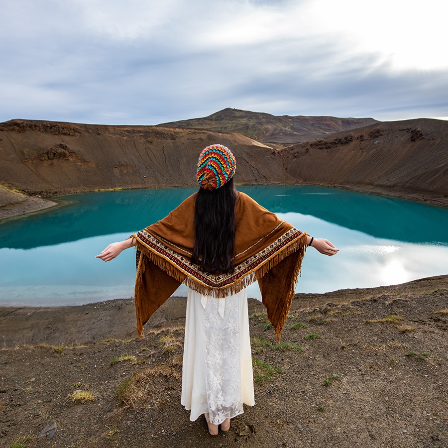 理想三旬旅行女装民族风三角围巾女秋冬款保暖百搭两用披肩