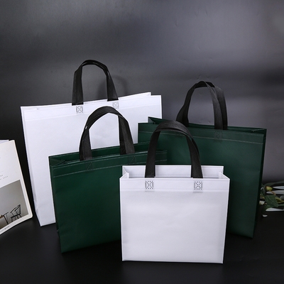 装衣服的袋子手提袋无纺布图片