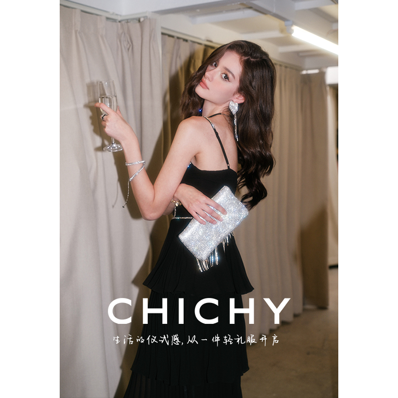 CHICHY高级感黑色吊带连衣裙女