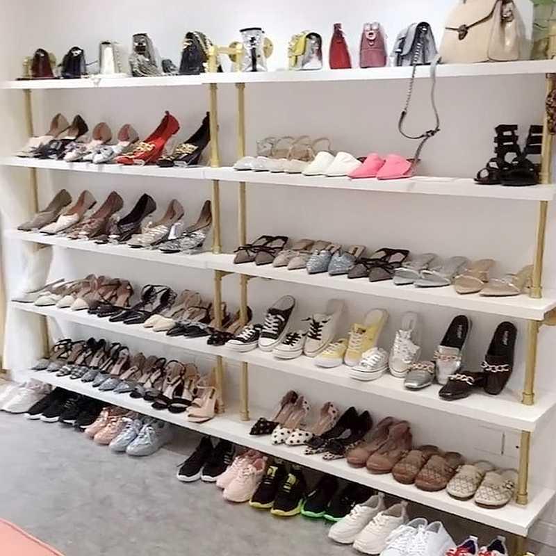 鞋店鞋柜展示柜 上墙_鞋店鞋架展示架上墙多层置物架包架陈列货架金色